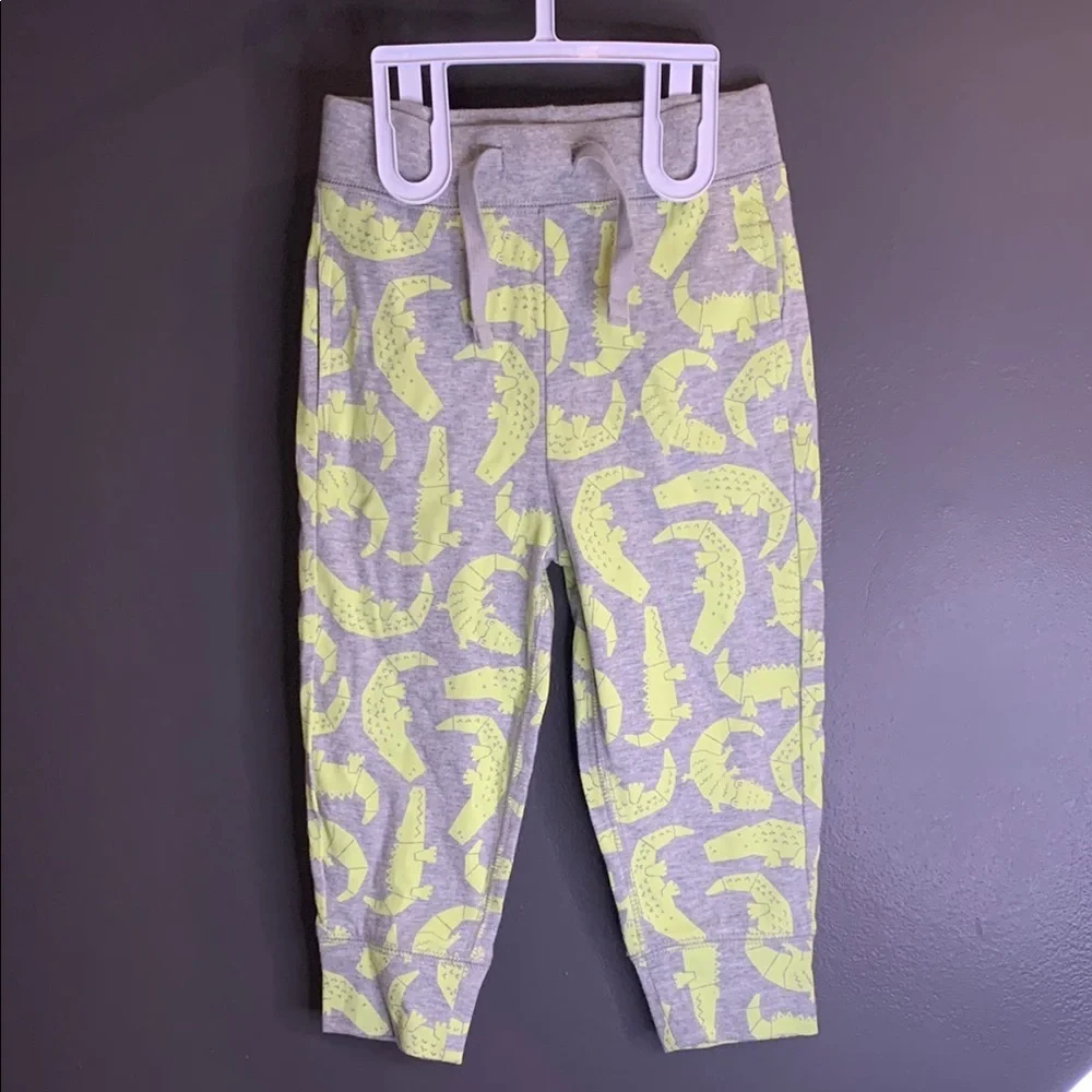 Baby Gap Gray and green toddlers Crocodile Print Bottoms size 2 years